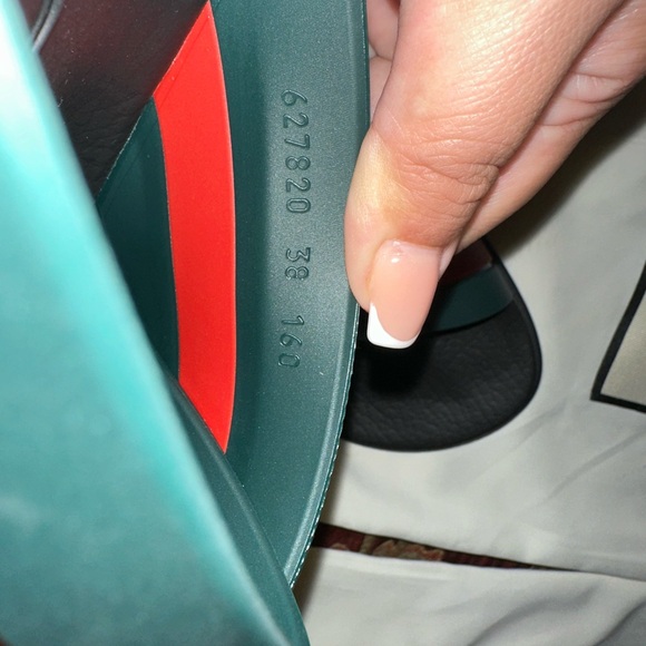 Authentic Gucci slides - Picture 8 of 8